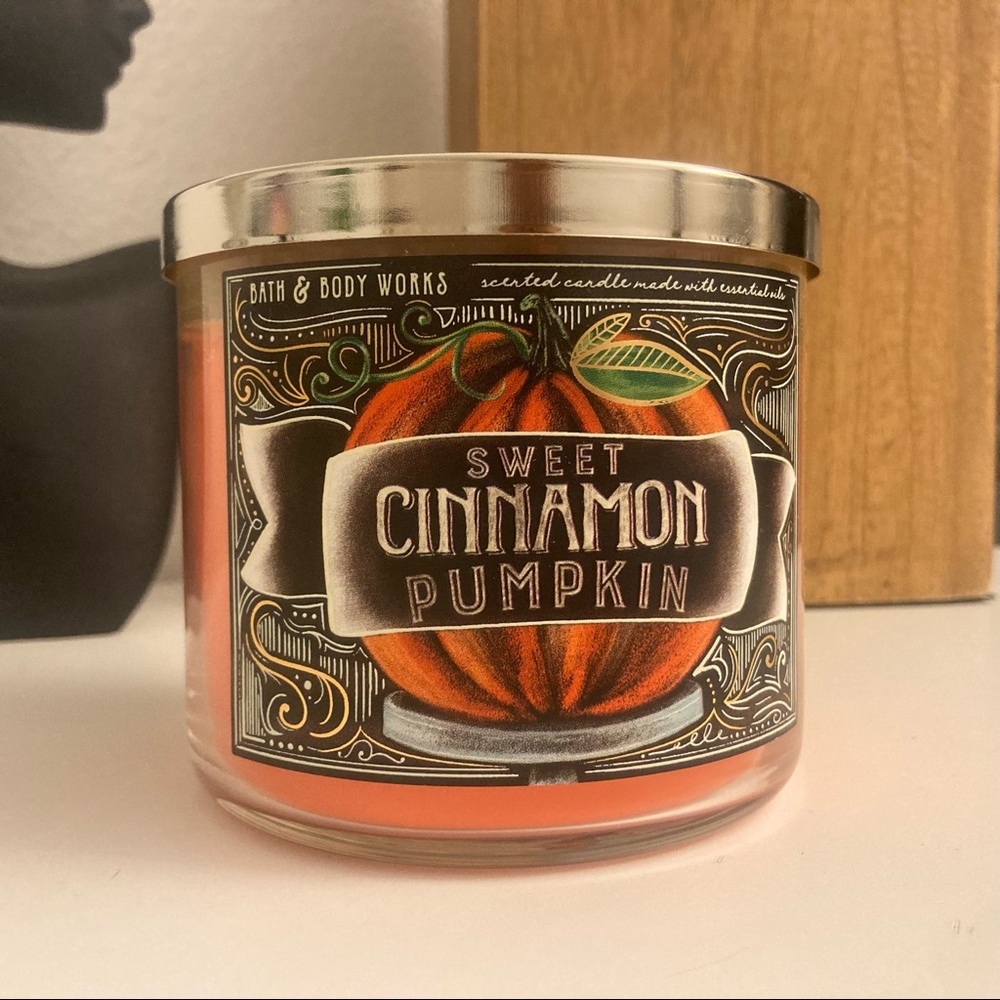 Bath & Body Works Sweet Pumpkin Spice candle